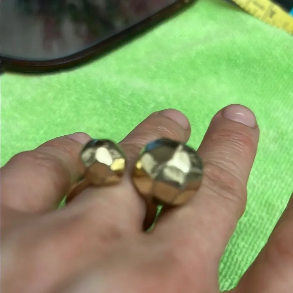 Elegant Gold-Toned Geometric Ring
